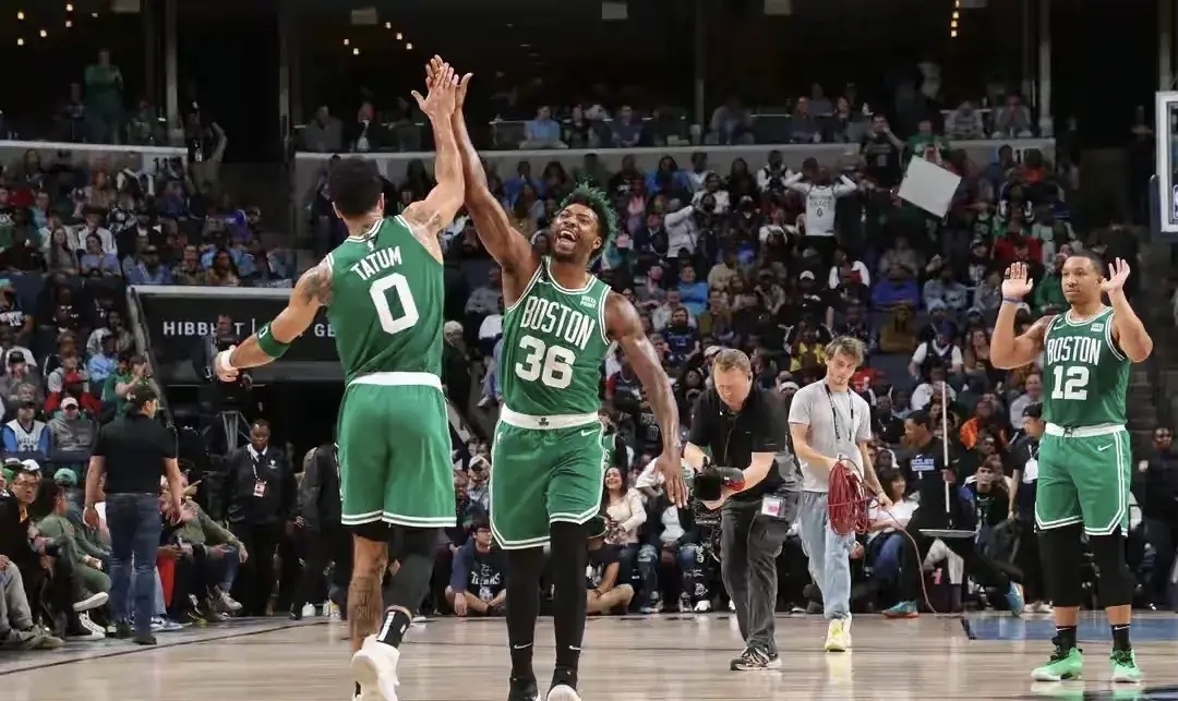 深圳队鏖战雄鹿,伦纳德刷新纪录 深圳队鏖战雄鹿,伦纳德刷新纪录