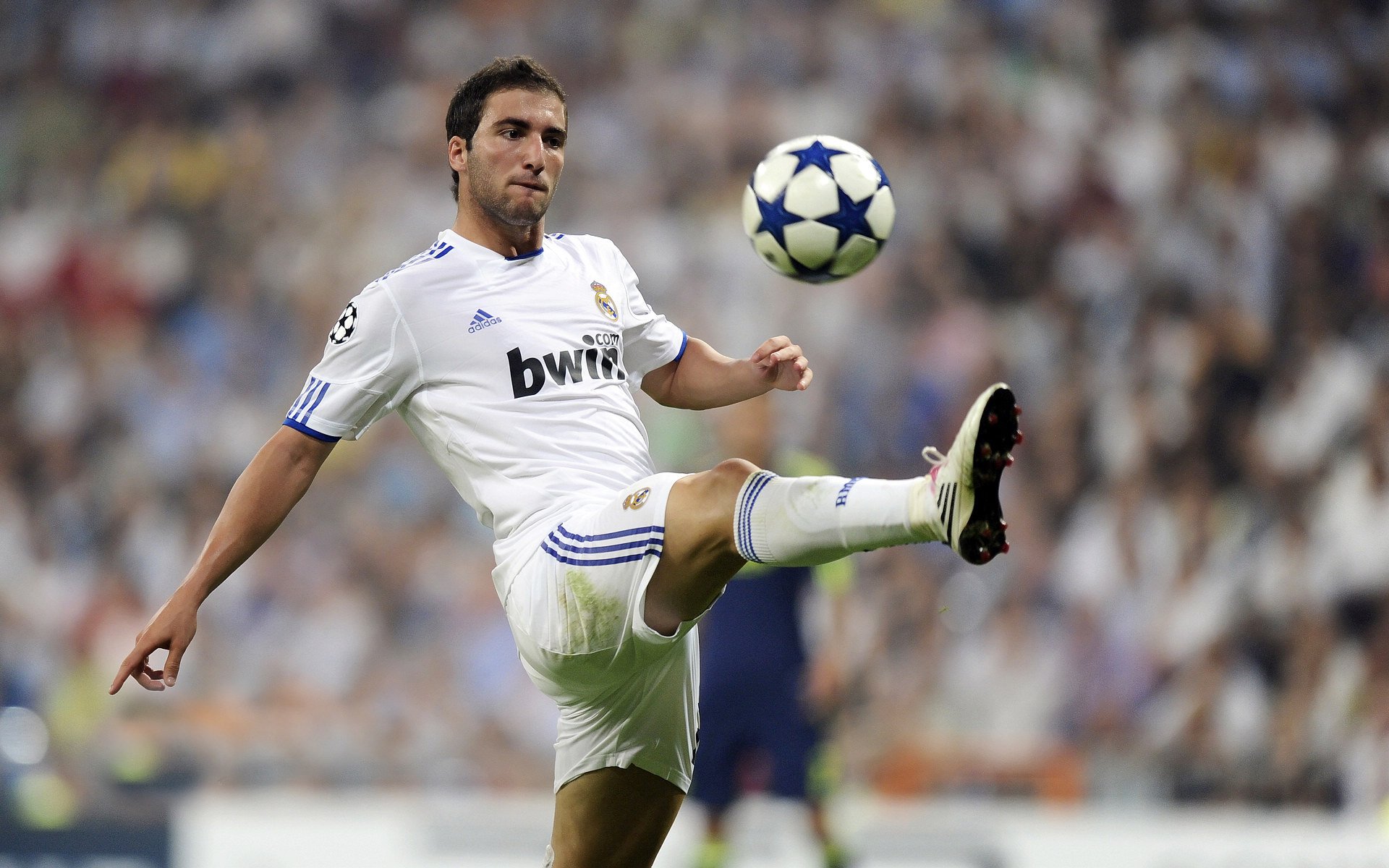 当幻想照进现实，洪都拉斯打穿国际米兰，皮克在美加墨世界杯接管比赛—一场平行时空的足球狂想